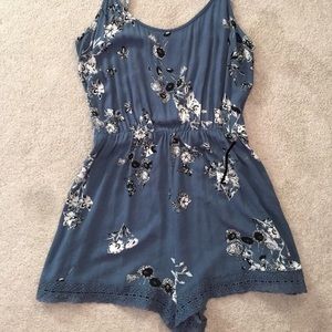KENDALL & KYLIE- Blue romper, size M